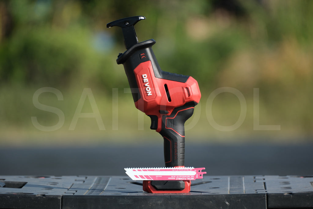 Devon 5830 Recip Saw , tool only