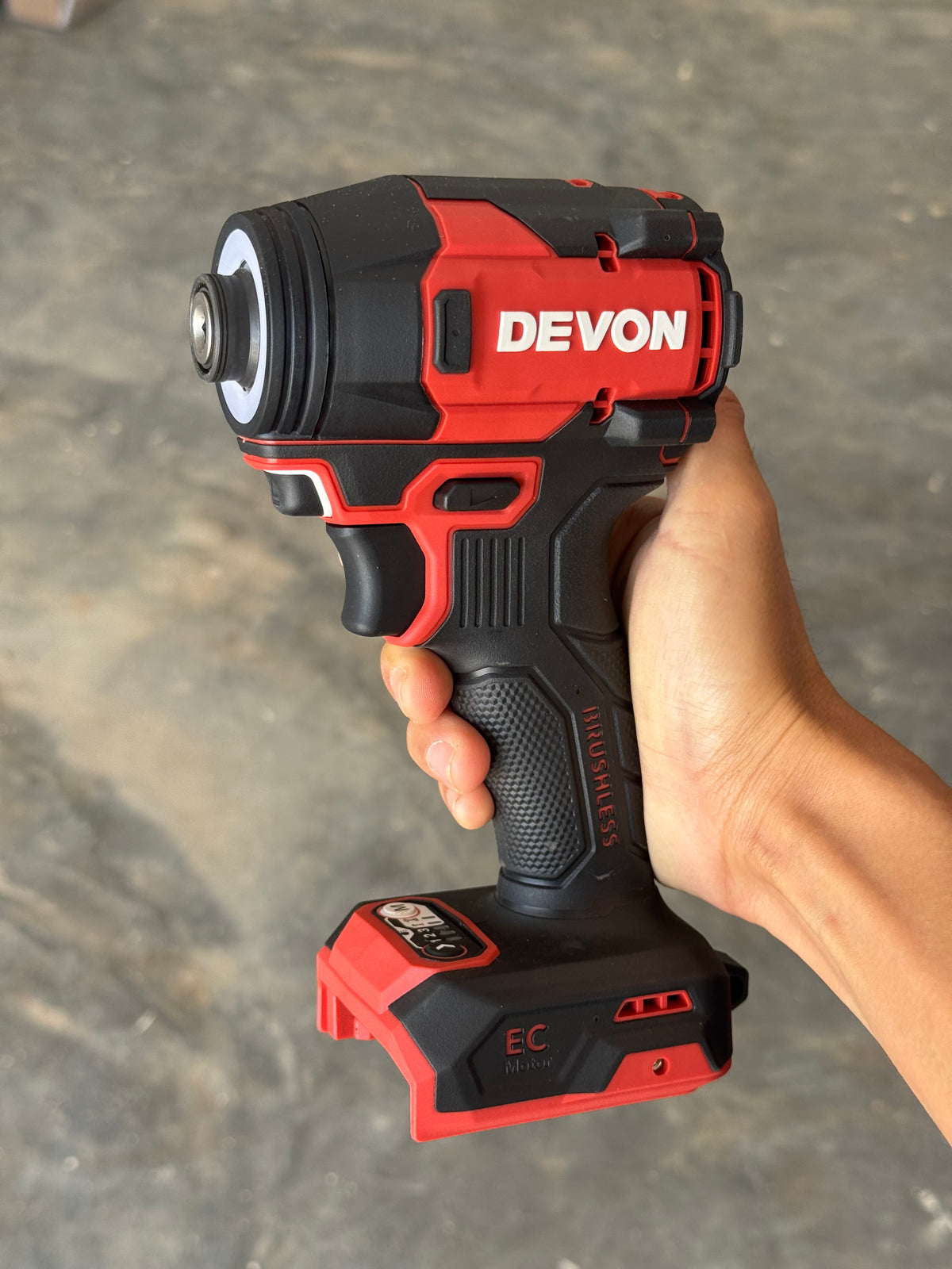 Devon 5773(စက်သီးသန့်) 240 N·m , impact driver အင်းပက်စကူဂန်း