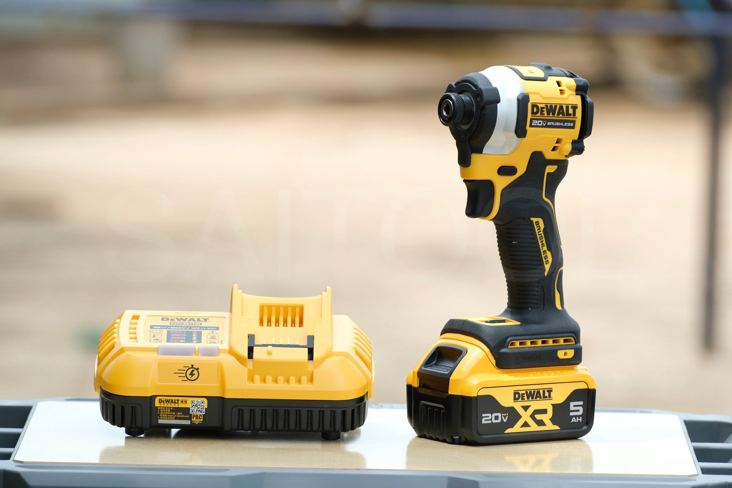 Dewalt DCF850 , 5.0Ah x1 , charger