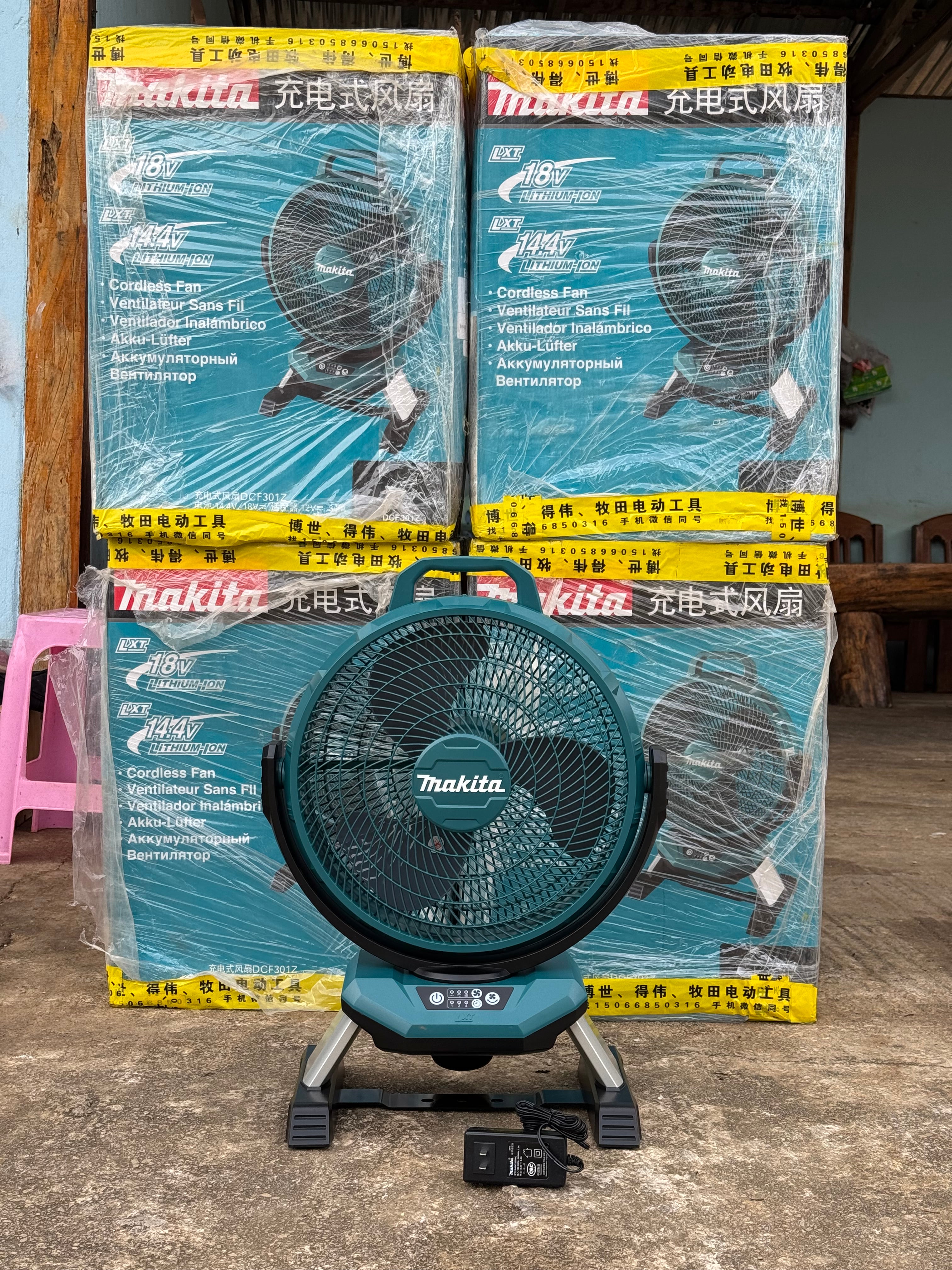 Makita DCF301 , DC/AC cordless fan