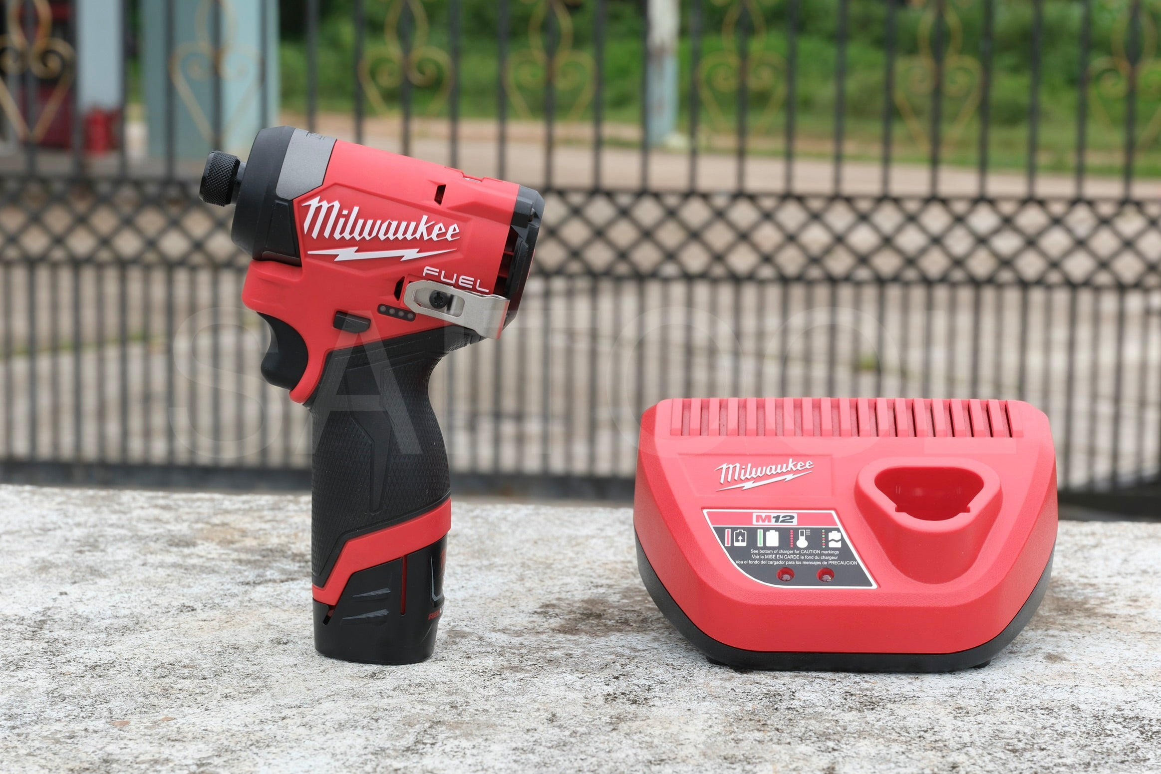 Milwaukee 3453 /M12 FID2 
2.0Ah x1 , charger